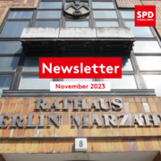 Bild vom Rathaus Marzahn. Text: "Newsletter November 2023"