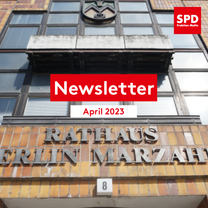 Bild aufs Rathaus Marzahn. Text: "Newsletter April 2023"
