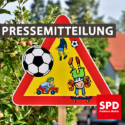 Bild eines Schildes einer Spielstraße. Text: "Pressemitteilung"